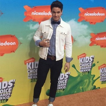 Michael fue el único chico que acudió a la gala y ¡así posaba en el photocall!