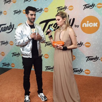 Valentina con su premio en la mano :-).